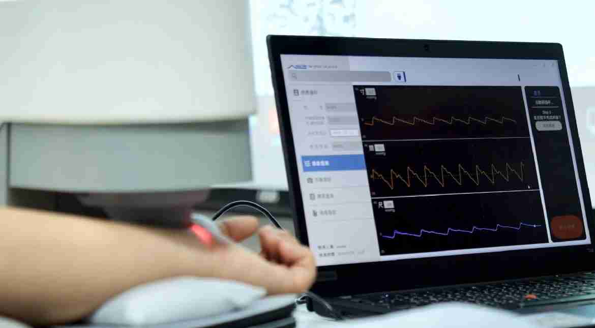 财神娱乐耘康以高解析与拟真的显示技术，，将其应用于中医检测，，提供“中医数位化检测方案”，，使传统中医检测结果数据化与可视化