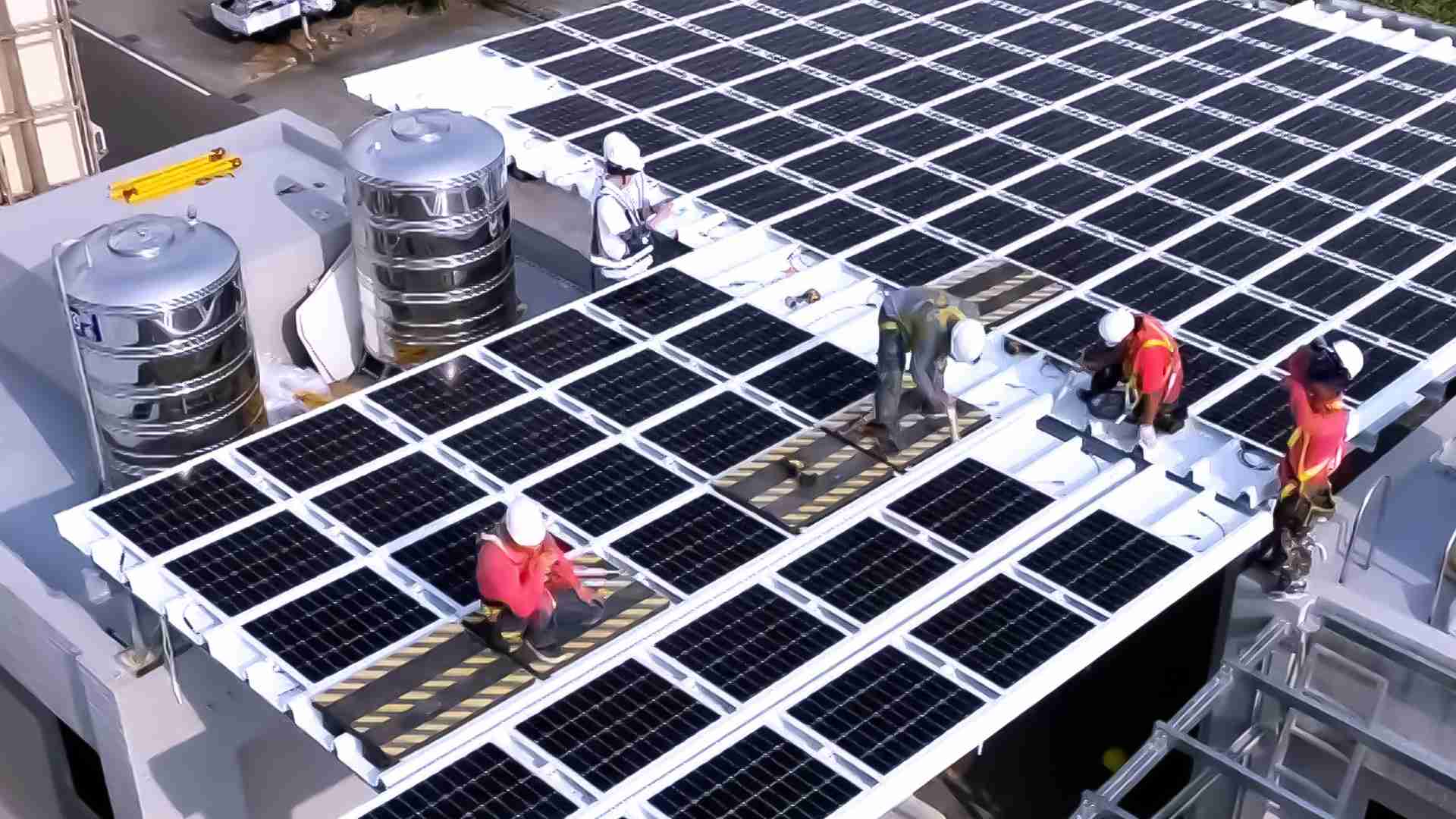 财神娱乐着力于替代能源之技术研发，，，如光电浪板的相关制程、、设备与产品，，其中所开发之光电整合型浪板，，，减少传统金属支架安装，，，，更提升耐候度，，，可广泛运用于多元场域，，并辅助建筑达到净零碳排目标